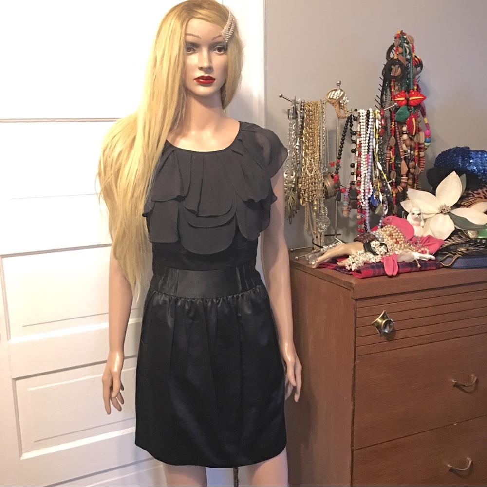 BCBG MaxAzria Dress Coctail Special Occasion Black Silk EUC No Damage sz 4